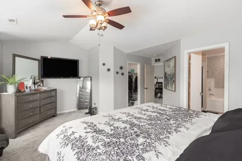 292 South Oak Creek Lane Romeoville IL 60446
