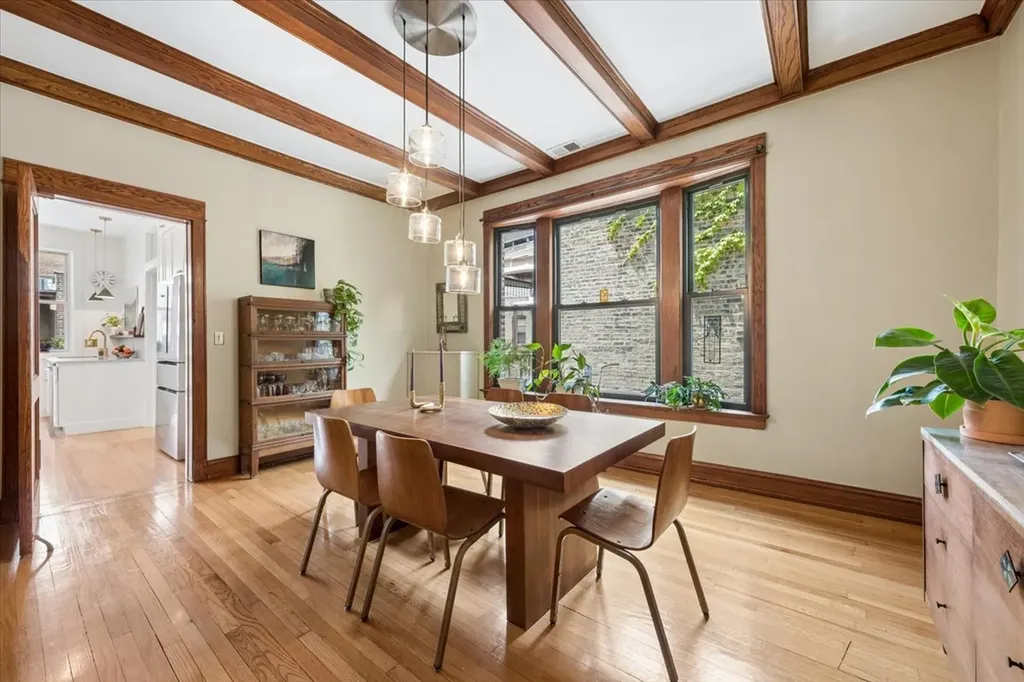 521 West Surf Street Chicago IL 60657