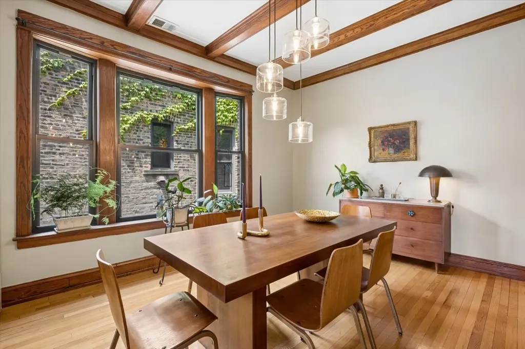 521 West Surf Street Chicago IL 60657
