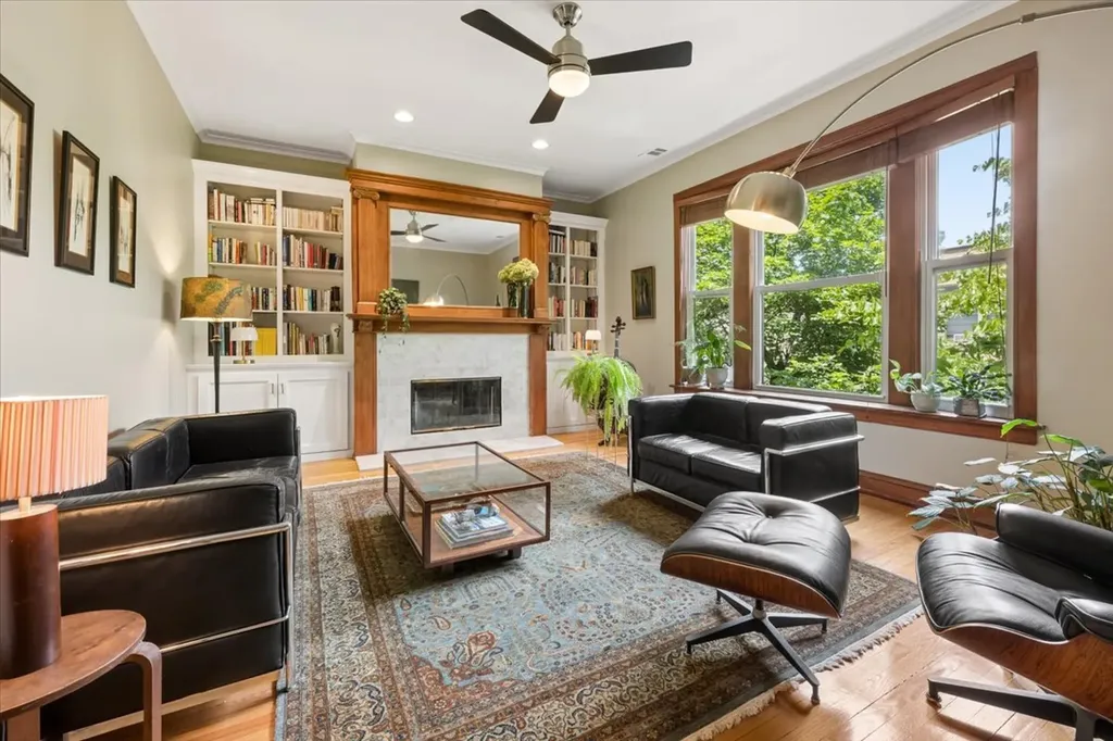 521 West Surf Street Chicago IL 60657