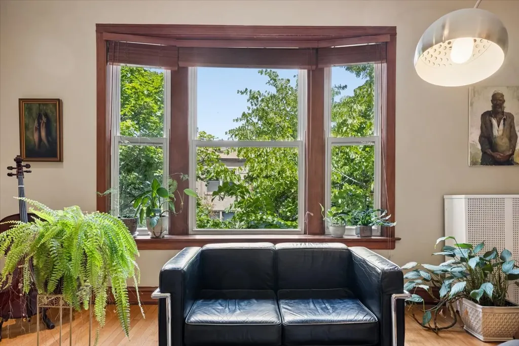 521 West Surf Street Chicago IL 60657