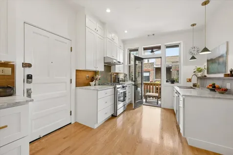 521 West Surf Street Chicago IL 60657