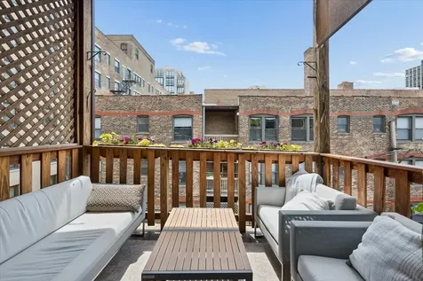 521 West Surf Street Chicago IL 60657