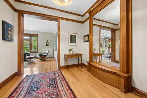 521 West Surf Street Chicago IL 60657