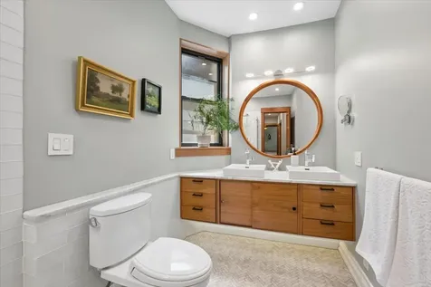 521 West Surf Street Chicago IL 60657