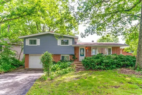1083 Lomond Drive Mundelein IL 60060