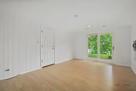 1083 Lomond Drive Mundelein IL 60060