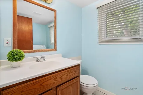 1083 Lomond Drive Mundelein IL 60060