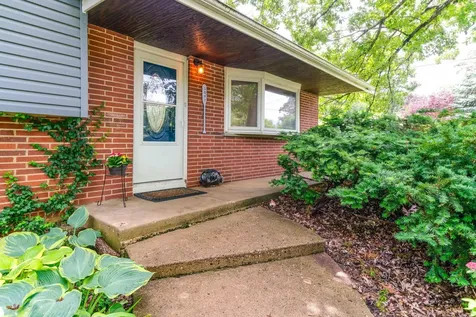 1083 Lomond Drive Mundelein IL 60060