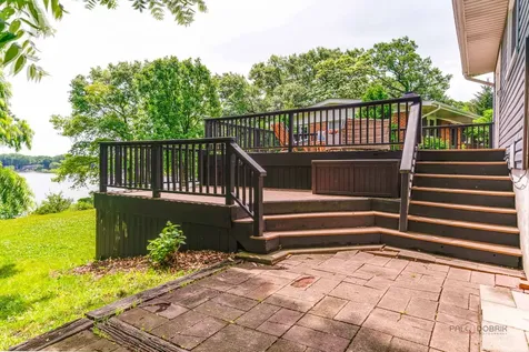 1083 Lomond Drive Mundelein IL 60060