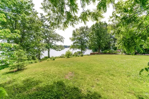 1083 Lomond Drive Mundelein IL 60060