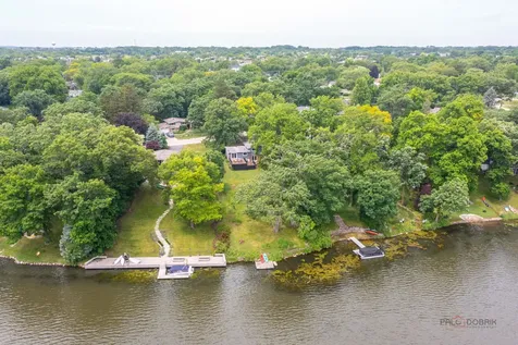1083 Lomond Drive Mundelein IL 60060