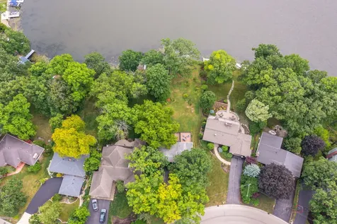 1083 Lomond Drive Mundelein IL 60060