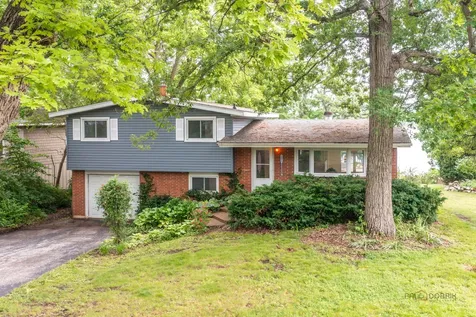 1083 Lomond Drive Mundelein IL 60060