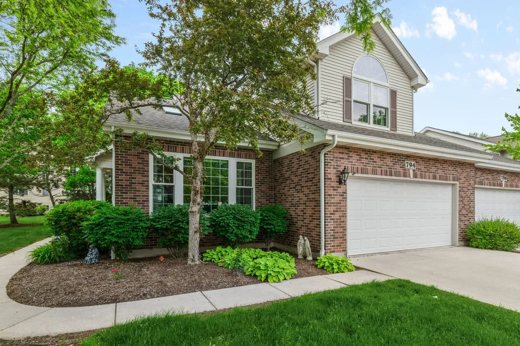 794 Pheasant Trail St. Charles IL 60174