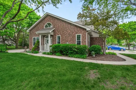 794 Pheasant Trail St. Charles IL 60174