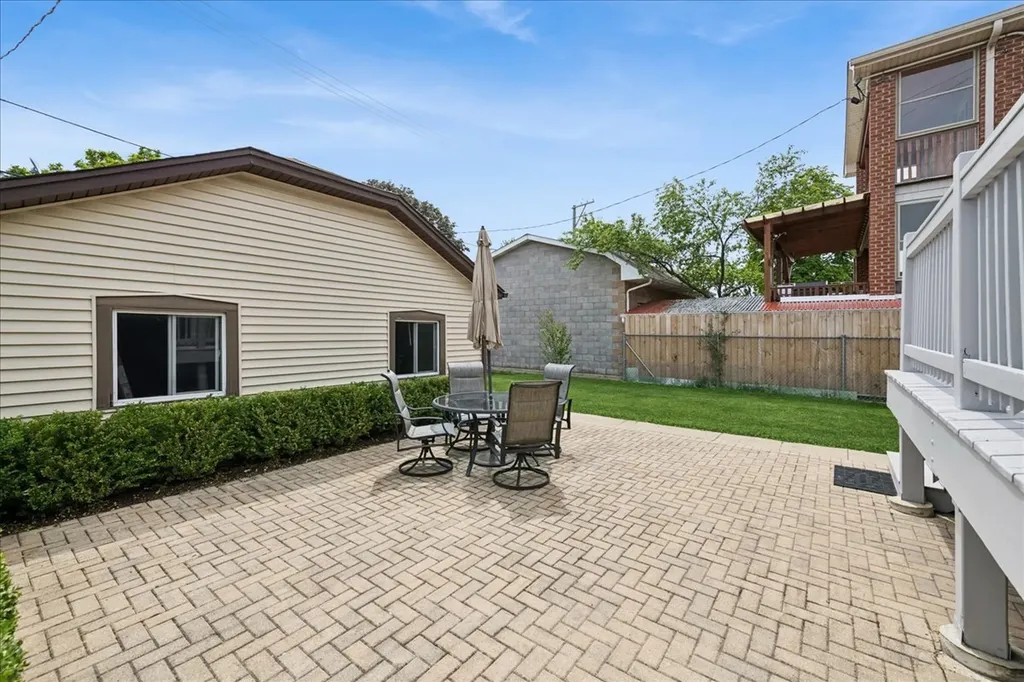 4211 North Melvina Avenue Chicago IL 60634