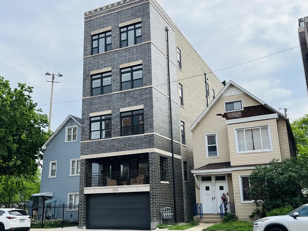3253 North Elston Avenue Chicago IL 60618