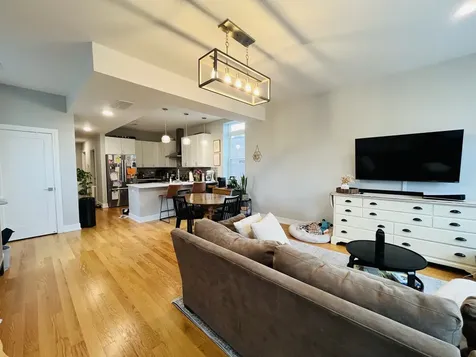 3253 North Elston Avenue Chicago IL 60618
