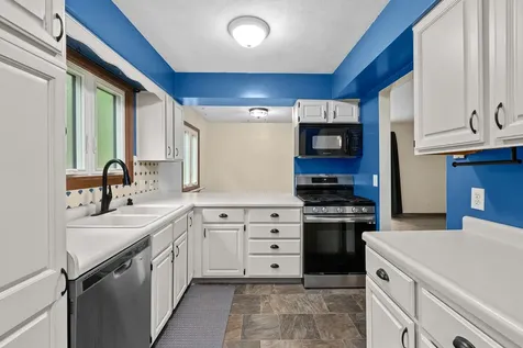 8504 Ridgewood Road Rock Island IL 61201