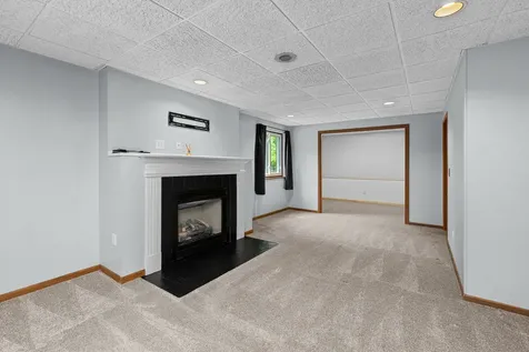 8504 Ridgewood Road Rock Island IL 61201