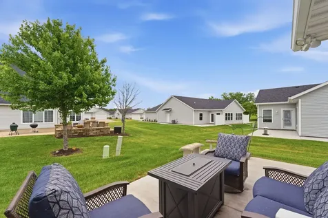 186 Beacon Harbor Circle East Moline IL 61244