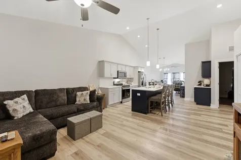 186 Beacon Harbor Circle East Moline IL 61244