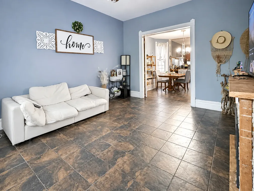 9014 South Escanaba Avenue Chicago IL 60617