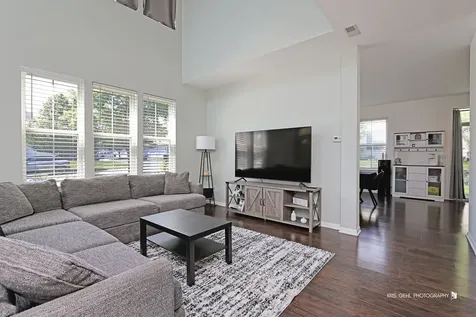 2888 Falling Waters Drive Lindenhurst IL 60046
