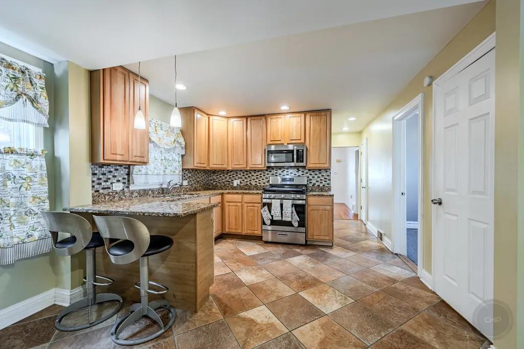 3628 West 83rd Street Chicago IL 60652