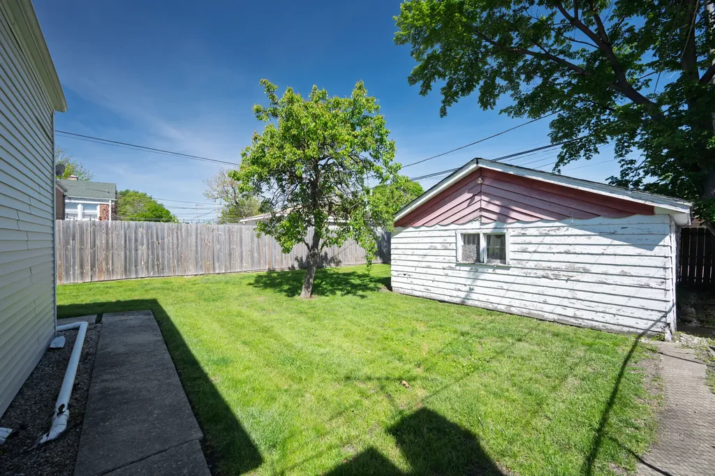 3628 West 83rd Street Chicago IL 60652