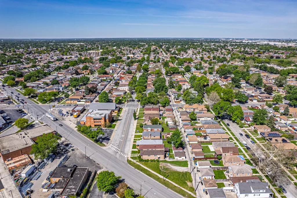 3628 West 83rd Street Chicago IL 60652