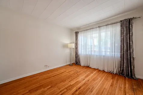 3628 West 83rd Street Chicago IL 60652