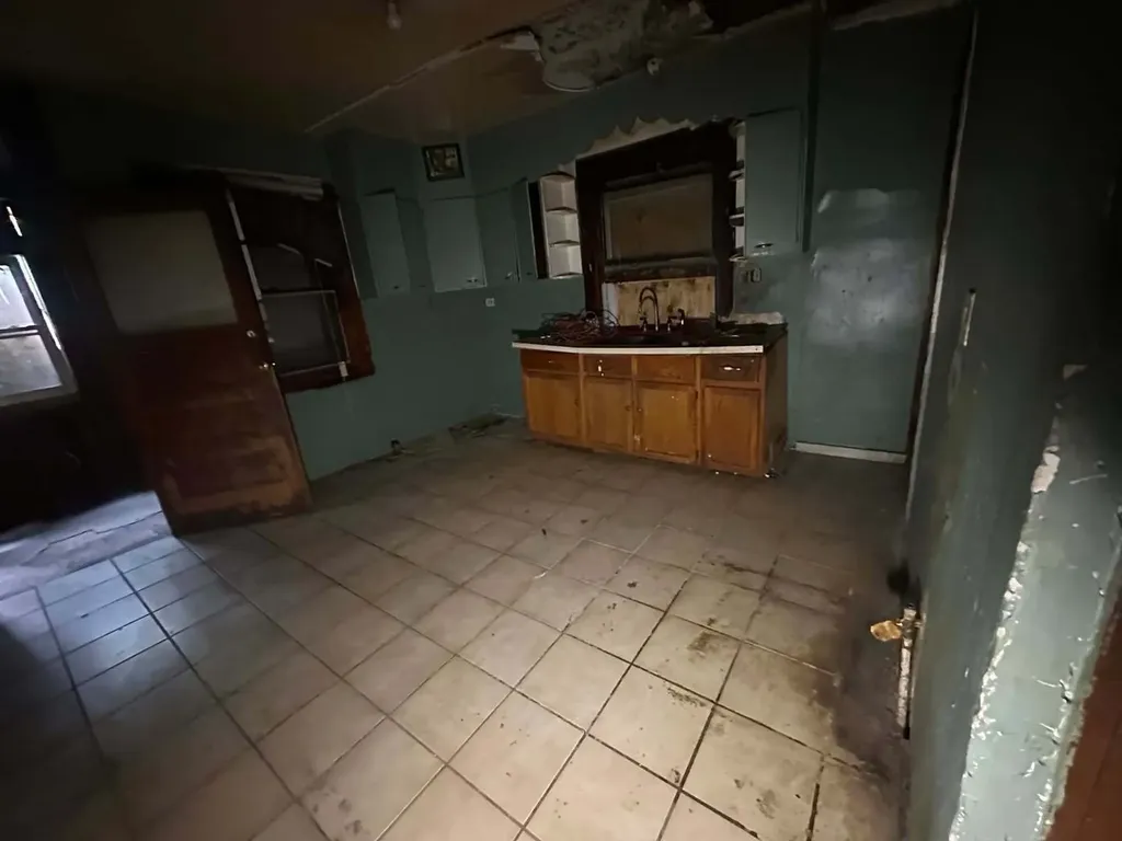 11941 South La Salle Street Chicago IL 60628