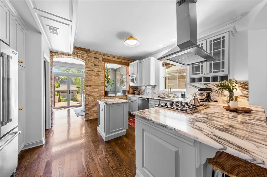 1819 North Whipple Street Chicago IL 60647