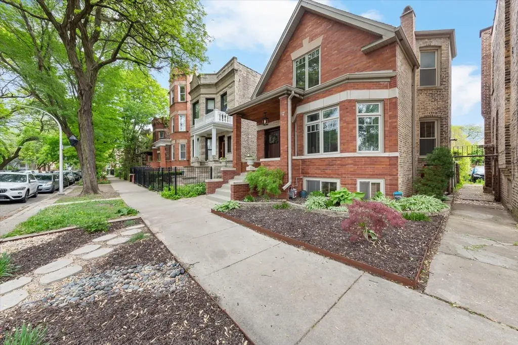 1819 North Whipple Street Chicago IL 60647