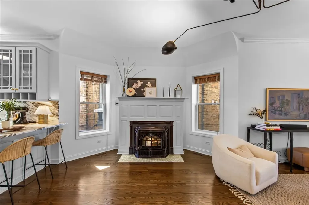 1819 North Whipple Street Chicago IL 60647