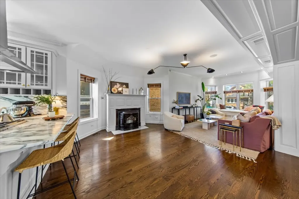 1819 North Whipple Street Chicago IL 60647