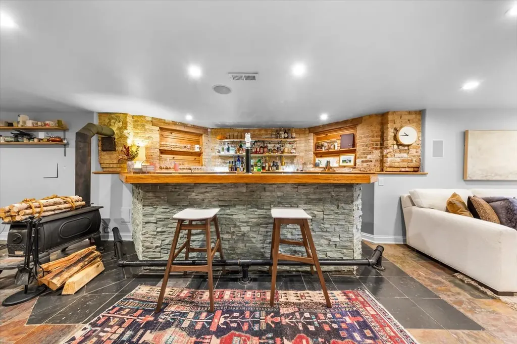 1819 North Whipple Street Chicago IL 60647