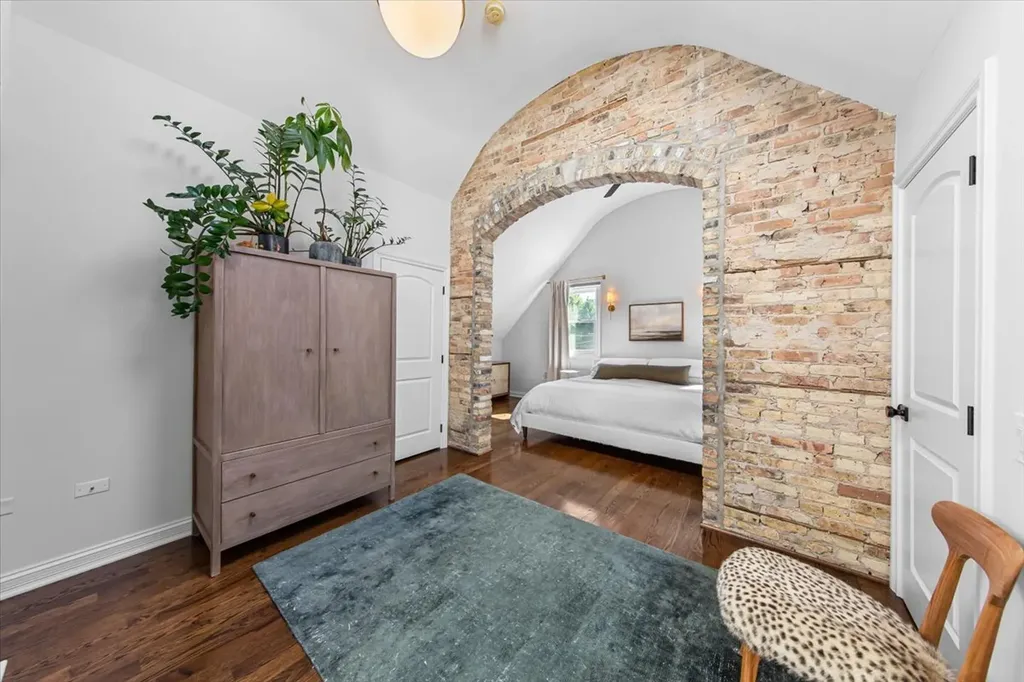 1819 North Whipple Street Chicago IL 60647