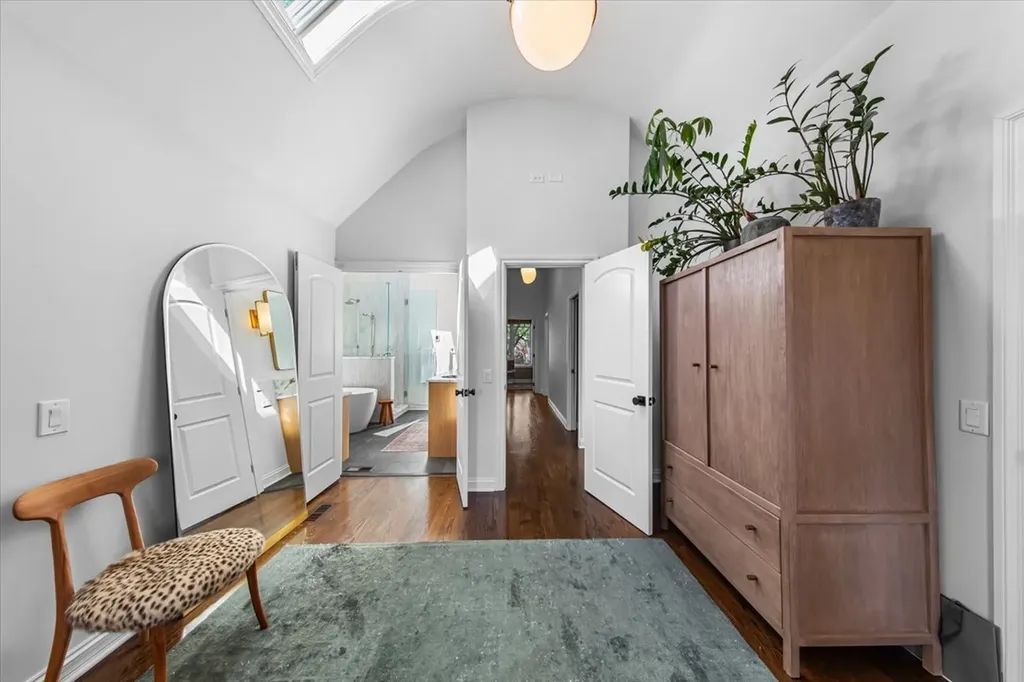 1819 North Whipple Street Chicago IL 60647