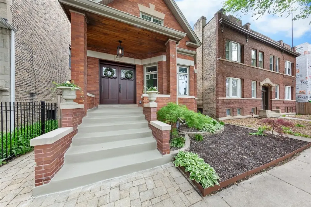1819 North Whipple Street Chicago IL 60647
