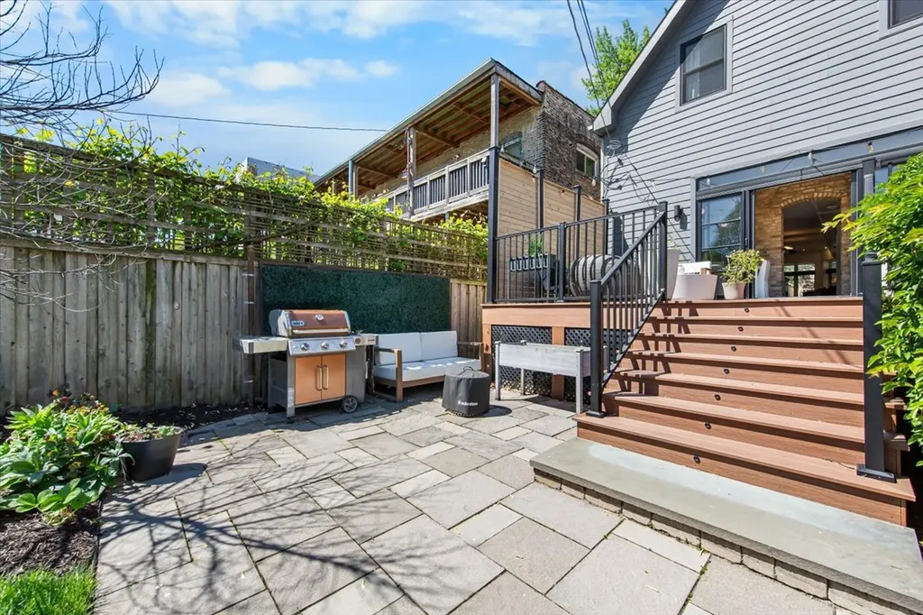 1819 North Whipple Street Chicago IL 60647