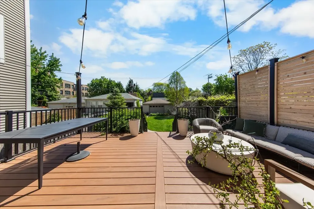 1819 North Whipple Street Chicago IL 60647