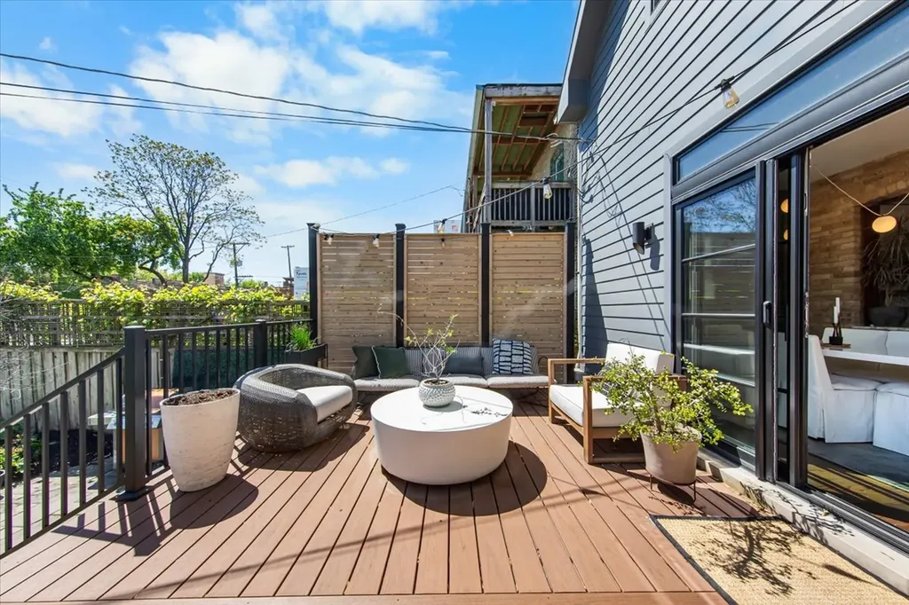 1819 North Whipple Street Chicago IL 60647