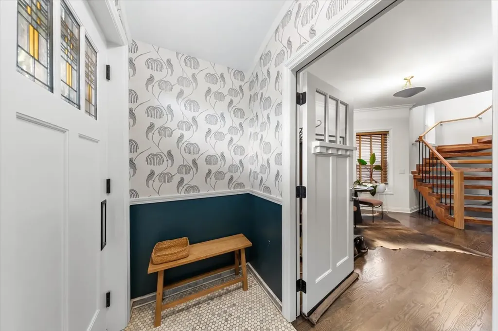 1819 North Whipple Street Chicago IL 60647
