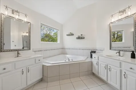 2119 West Thornwood Drive South Elgin IL 60177