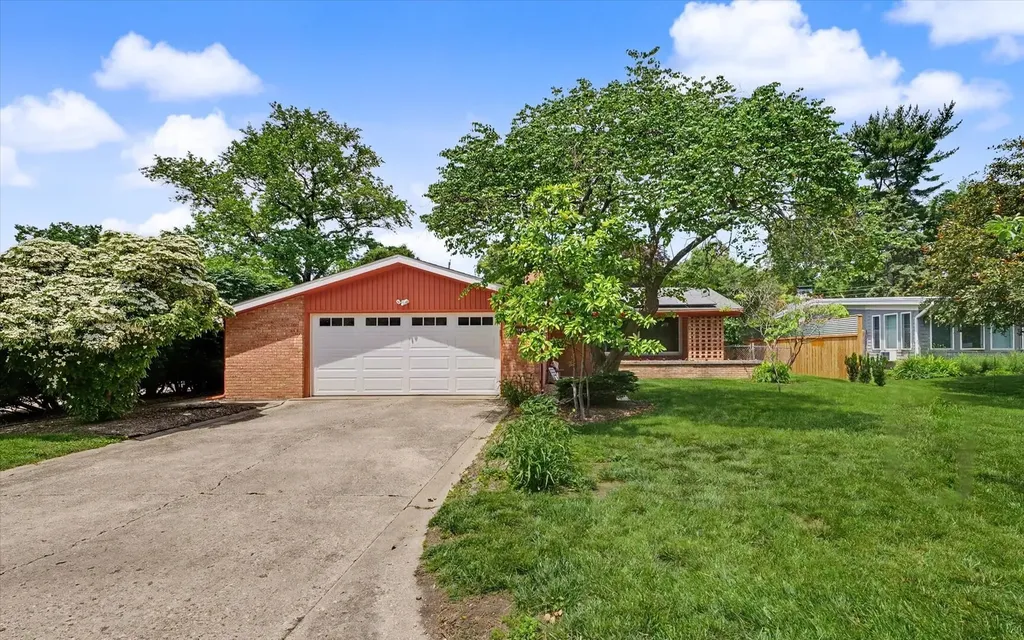 306 Sunnycrest Court W Urbana IL 61801
