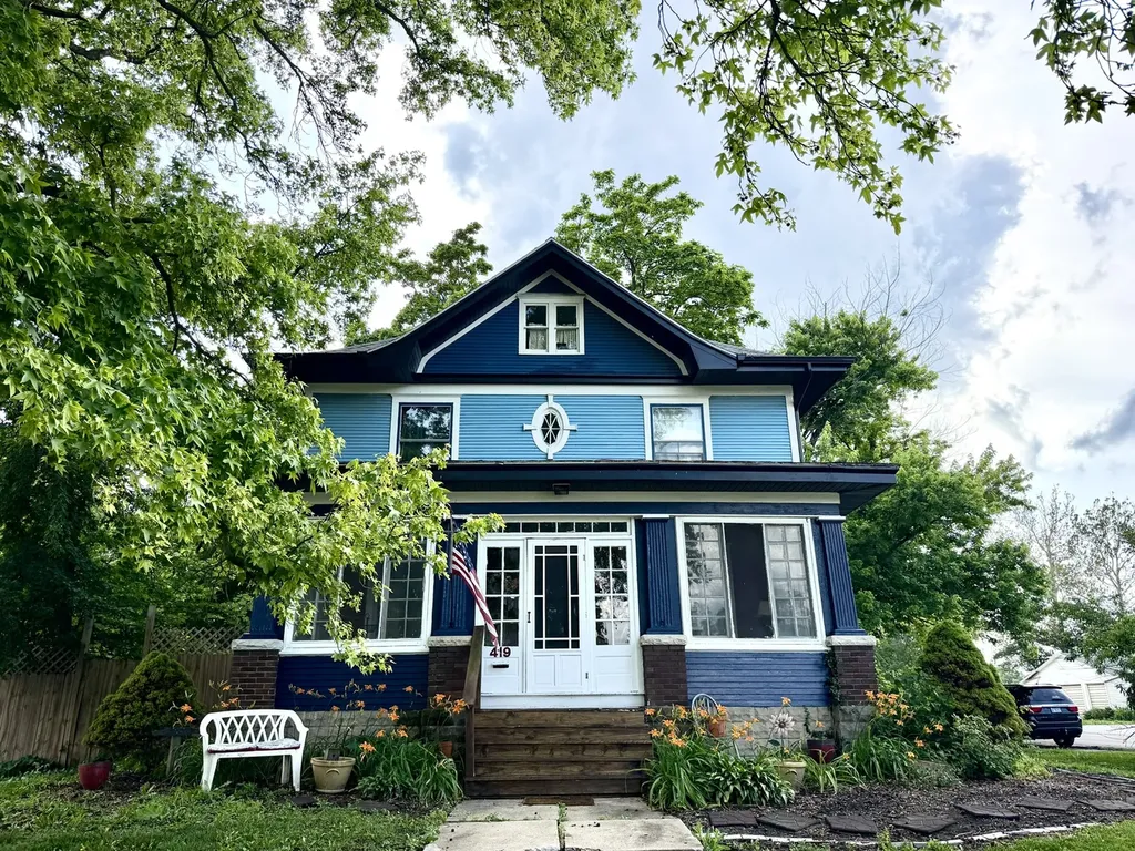 419 North Plum Street Farmer City IL 61842