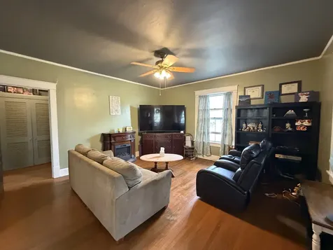 419 North Plum Street Farmer City IL 61842